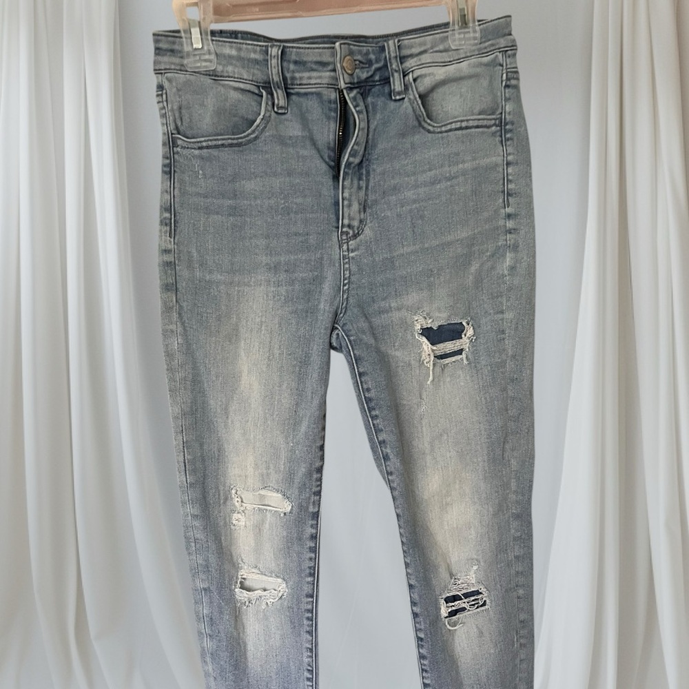American Eagle Outfitters Distressed Light Gray Skinny Jeans
